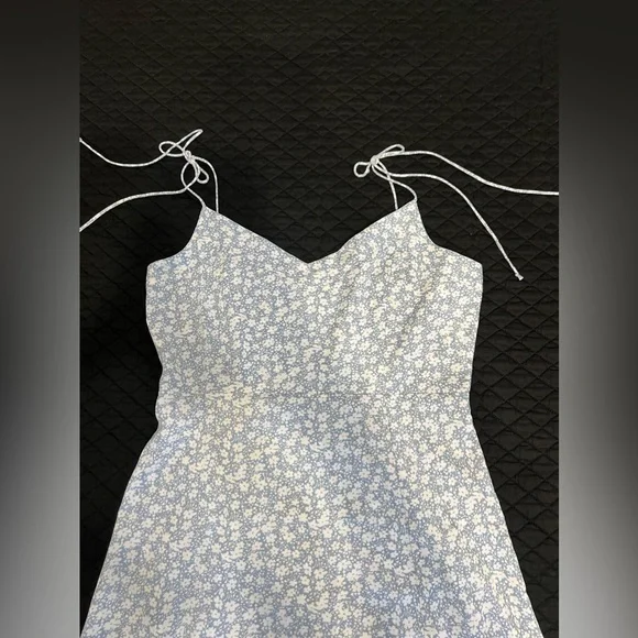 Francesca’s Blue floral dress - Picture 2 of 5